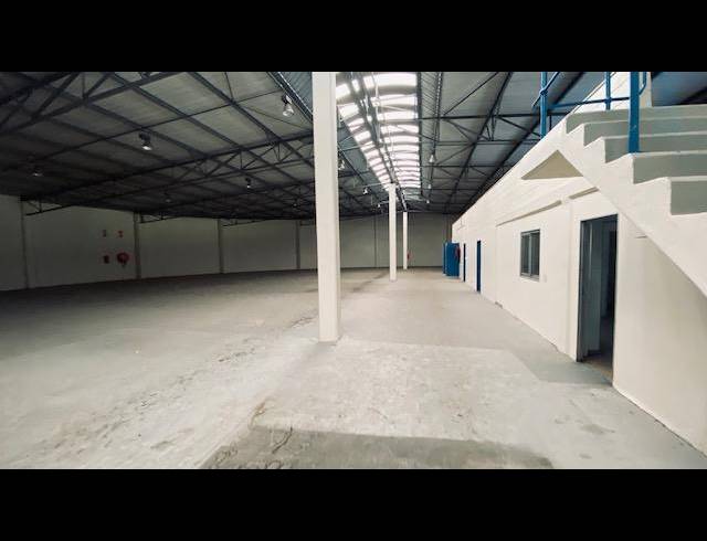 1,249M² WAREHOUSE TO LET IN SPRINGFIELD